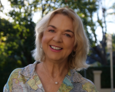 Anne Priesz (AU)
